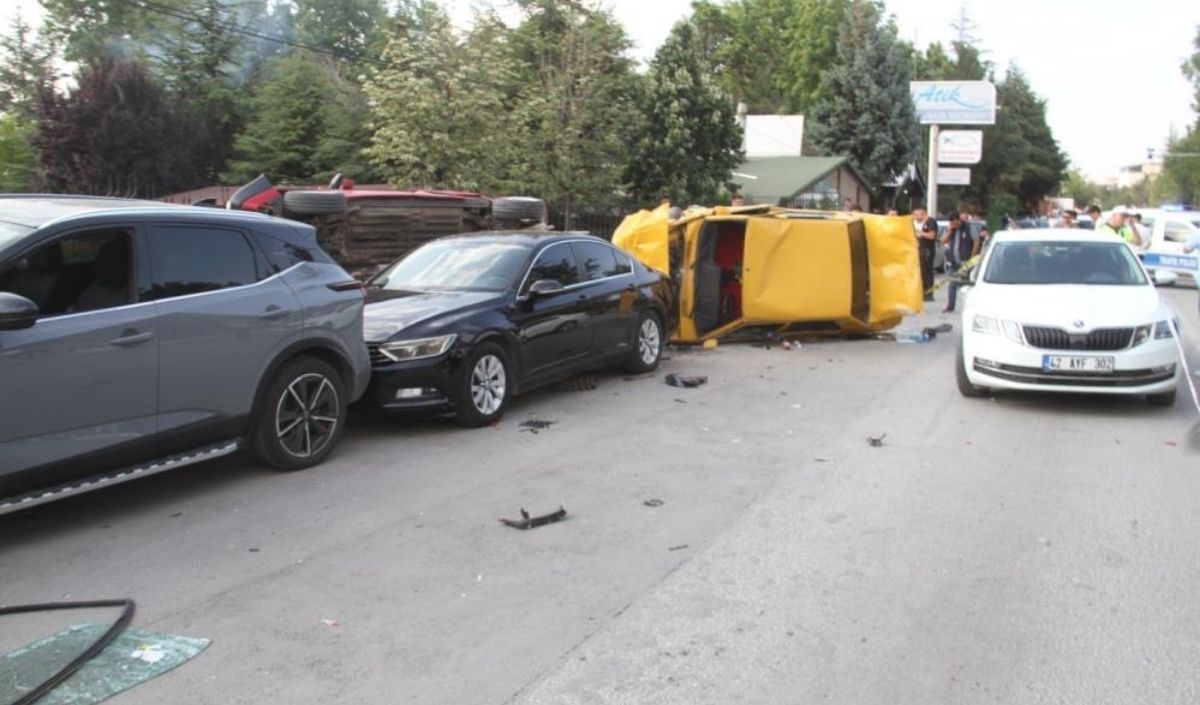 Ehliyetsiz Sürücü Faciası! 6 Araçlı Zincirleme Kaza 3 Yaralı! (6)