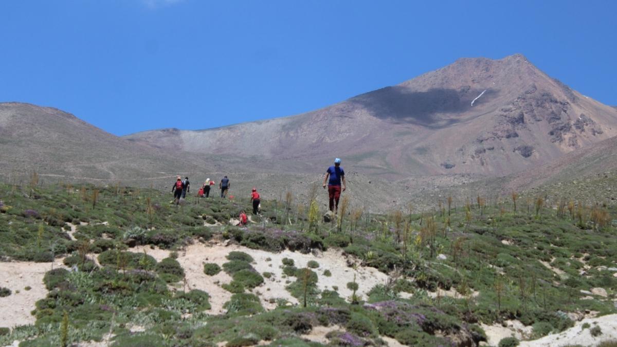 Erciyes Dağı'nda Tehlikeli Anlar! Üzerine Kaya Düşen Iki Dağcı Mahsur Kaldı (1)