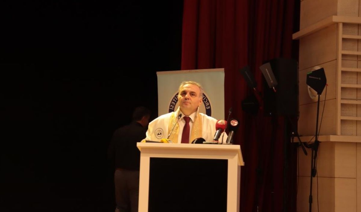 Erciyes Üniversitesi İlahiyat Fakültesi'nden Unutmaz Mezuniyet Heyecanı