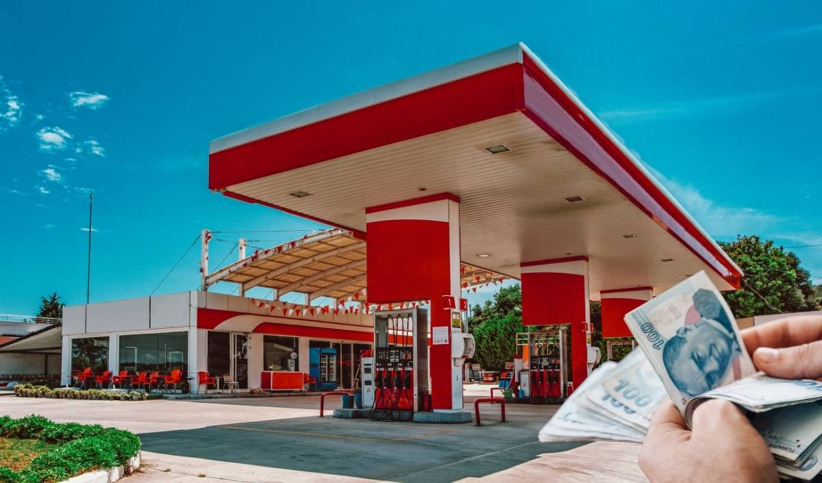 Motorin Fiyatı 42 Lirayı Aşacak

İstanbul’da 8 Temmuz itibarıyla motorinin litre fiyatı ortalama 41 TL seviyesindeydi. 1,10 TL’lik artışla birlikte motorin fiyatı 42,10 TL’ye yükselmiş olacak. Ankara ve İzmir gibi şehirlerde ise bu artışla birlikte motorin litre fiyatı 54 TL’ye yaklaşacak.