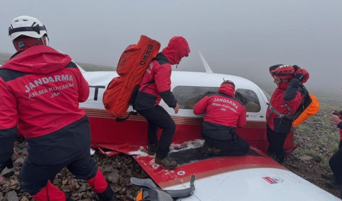Jet Uçağı'nın Enkazı Bulundu Pilot Vefat Etti Yolcu Kurtarıldı