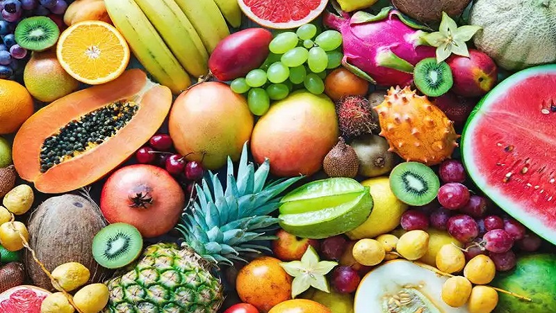 Pancar ise antioksidan kapasitesiyle öne çıkan bir diğer besin. İçerdiği “betanin” ve “vulgaxanthin” adlı maddelerle hücrelerin oksidatif strese karşı korunmasına yardımcı oluyor. Ancak pancarı kaynatarak değil, taze sıkılmış halde ya da çiğ şekilde tüketmek gerekiyor.