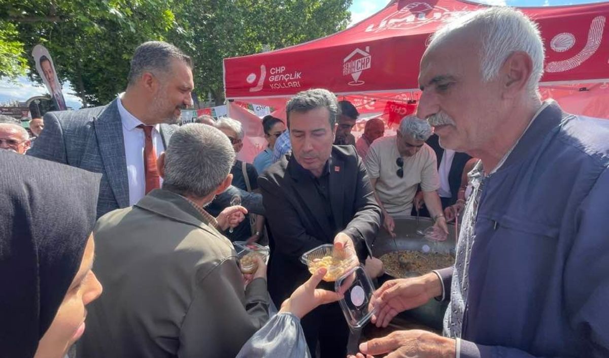 Kayseri Meydan Aşure Dağıtımı (3)