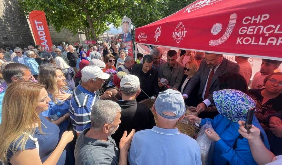 Kayseri Meydan Aşure Dağıtımı (6)