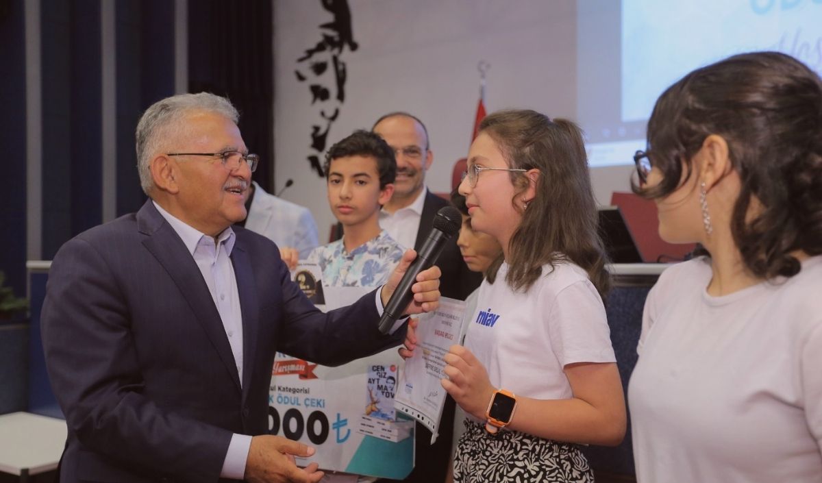 Kayseri'de 7'Den 70'E Kitap Okuma Rüzgarı! Ödüller Yüzde 25 Arttı (6)