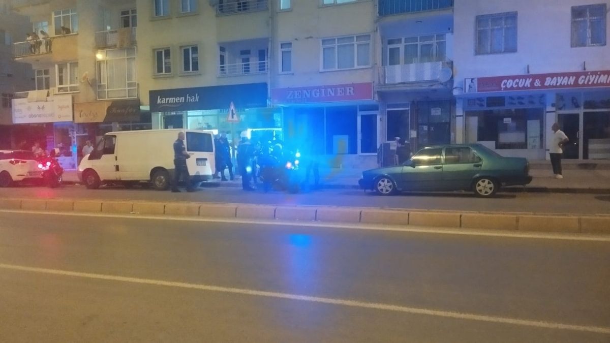 Kayseri'de Babasına Sinirlendi Camları Indirdi (1)