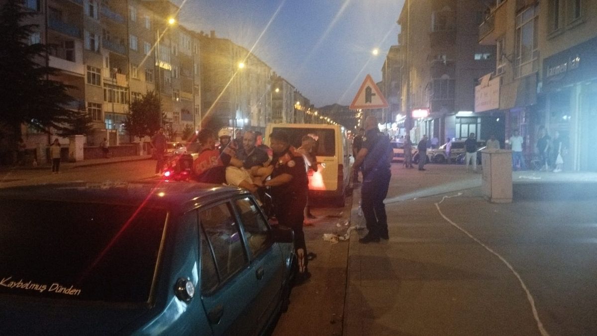 Kayseri'de Babasına Sinirlendi Camları Indirdi (3)