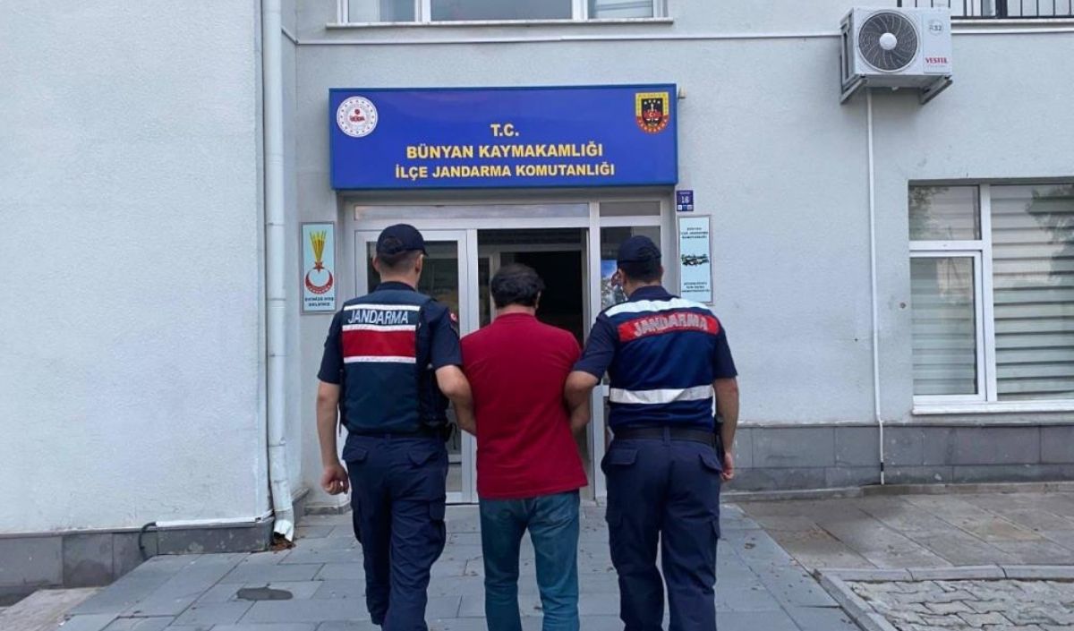 Kayseri'de Fetö Firarisi Saklandığı Adreste Yakalandı! (1)