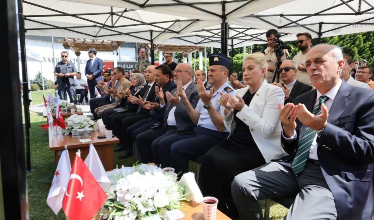 Kayseri’de Şehitler Için Kalıcı Vefa! Üniversite Yerleşkesine Anıt! (2)