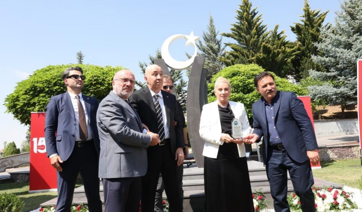 Kayseri’de Şehitler Için Kalıcı Vefa! Üniversite Yerleşkesine Anıt! (6)