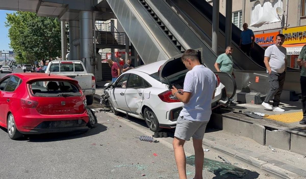 Kayseri'de Trafik Kazası Araçlar Hurdaya Döndü (1)