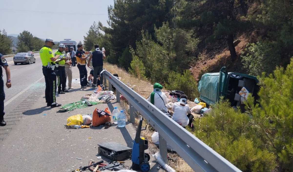 Kontrolden Çıkan Minibüs Takla Attı! Çok Sayıda Yaralı Var (1)
