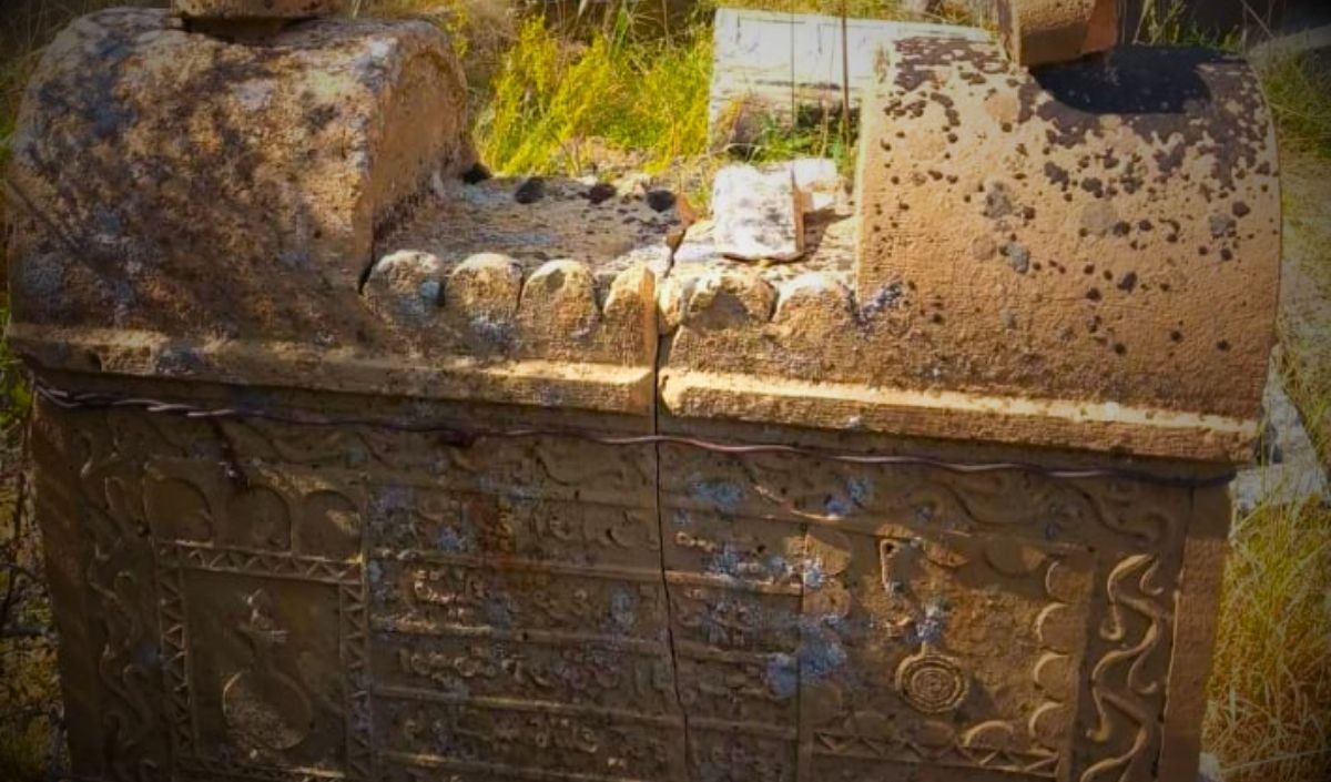 mezar taşları