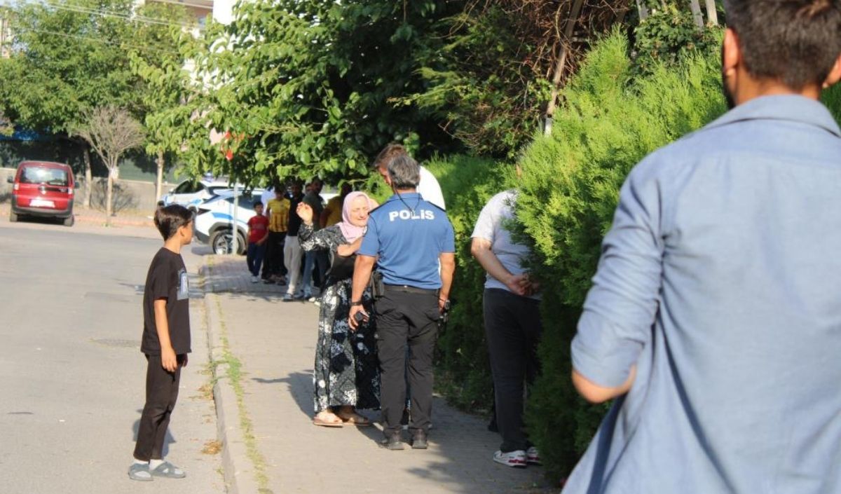 Melikgazi'de Camide Namaz Kılan Bir Kişi Boğazı Kesilerek Öldürüldü. Saadet Partisi İl Başkanı Erdal Altun, Cinayeti Sert Sözlerle Kınadı. (2)