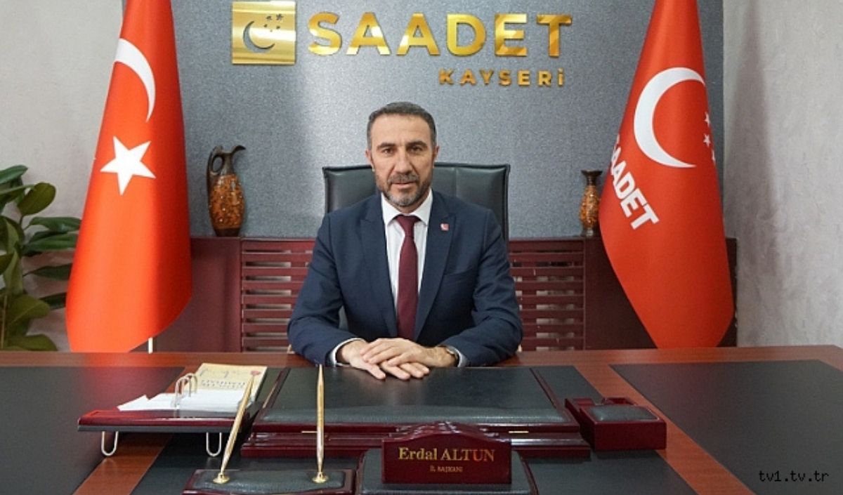 Melikgazi'de Camide Namaz Kılan Bir Kişi Boğazı Kesilerek Öldürüldü. Saadet Partisi İl Başkanı Erdal Altun, Cinayeti Sert Sözlerle Kınadı. (4)