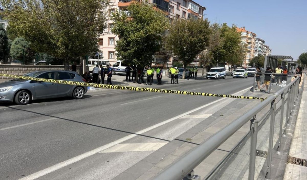 Motosiklet Bisikletliye Çarpıp Ağaca Savruldu! 2 Ölü (1)