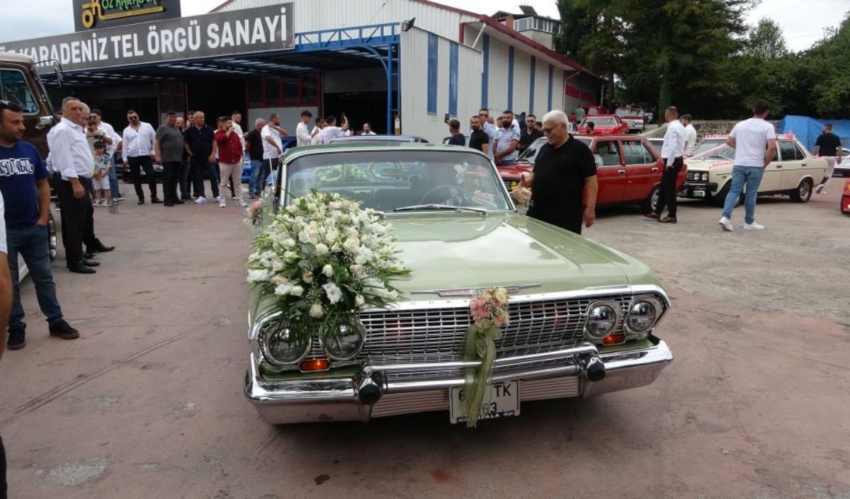 Nostalji Sokaklarda! Klasik Araçlarla Düğün Konvoyu! (3)