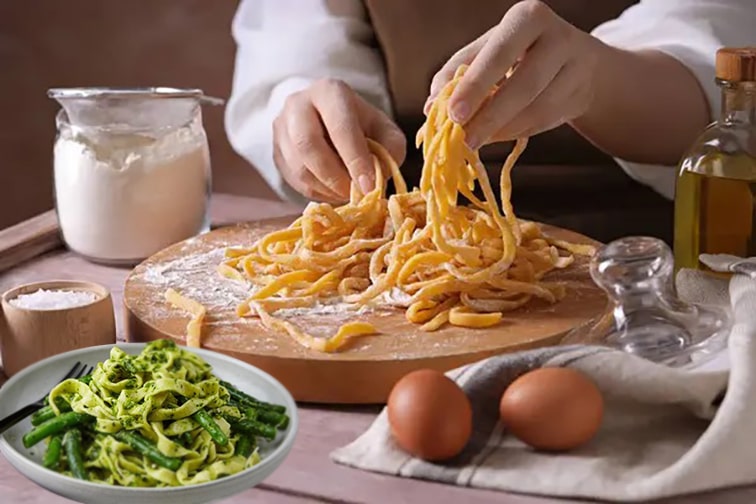Pesto Sos
Fesleğenin ferahlatıcı aromasıyla hazırlanan pesto sos, makarnalara canlı bir renk ve iştah açıcı bir tat katar. İtalyancada “ezmek” anlamına gelen “pesto” fiilinden türeyen bu sos, fesleğen yapraklarının sarımsak, zeytinyağı ve çam fıstığıyla ezilmesiyle hazırlanır. Üzerine eklenen parmesan rendesi, lezzeti adeta zirveye taşır. Pesto sos, özellikle hafif ve ferah bir makarna deneyimi arayanlar için idealdir.