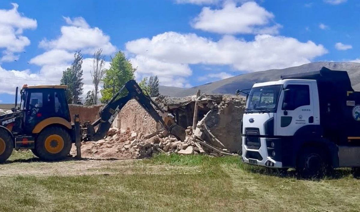Pınarbaşı Belediyesi Temizlik Ve Yıkım Düzenlemeleri (1)