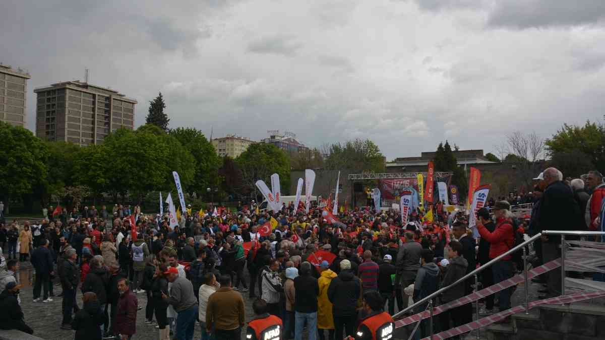 Türk İş (1)