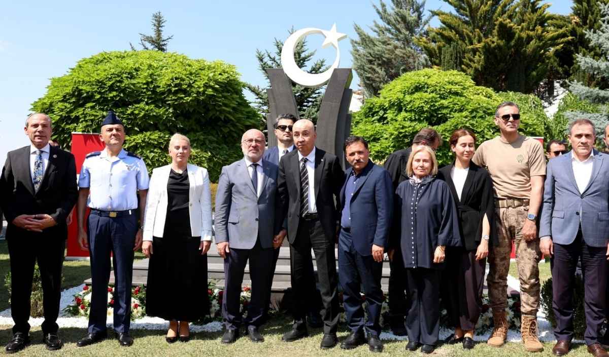 Vali Anıt (2)