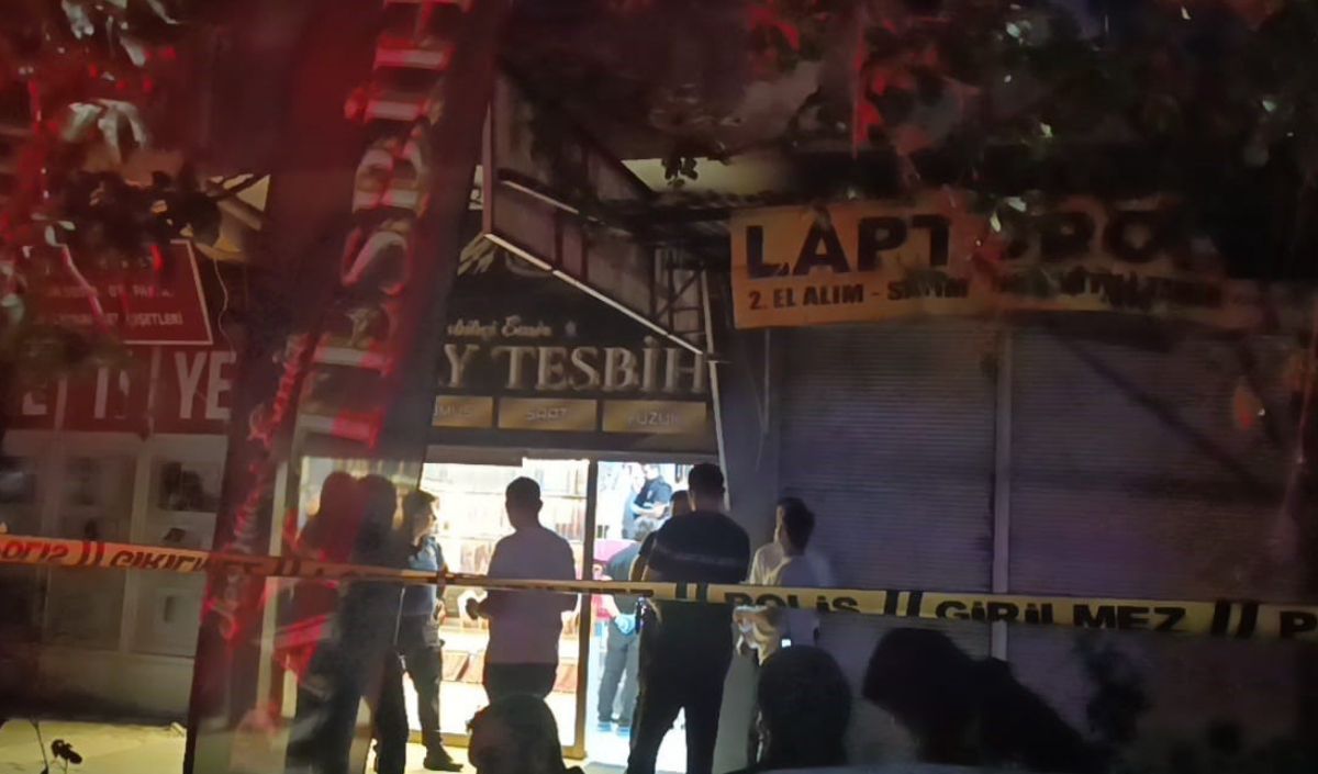 Eşini başından vurdu