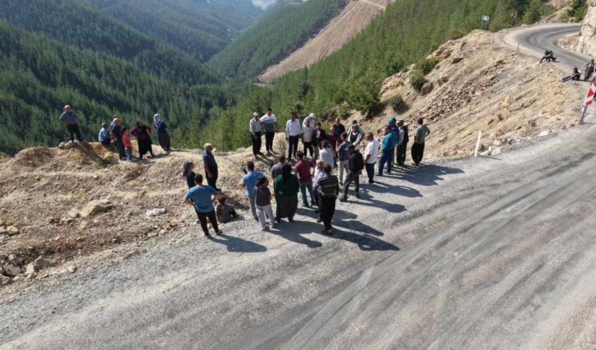 5 Kişinin Hayatını Kaybettiği Yolda Acı Nöbet (3)