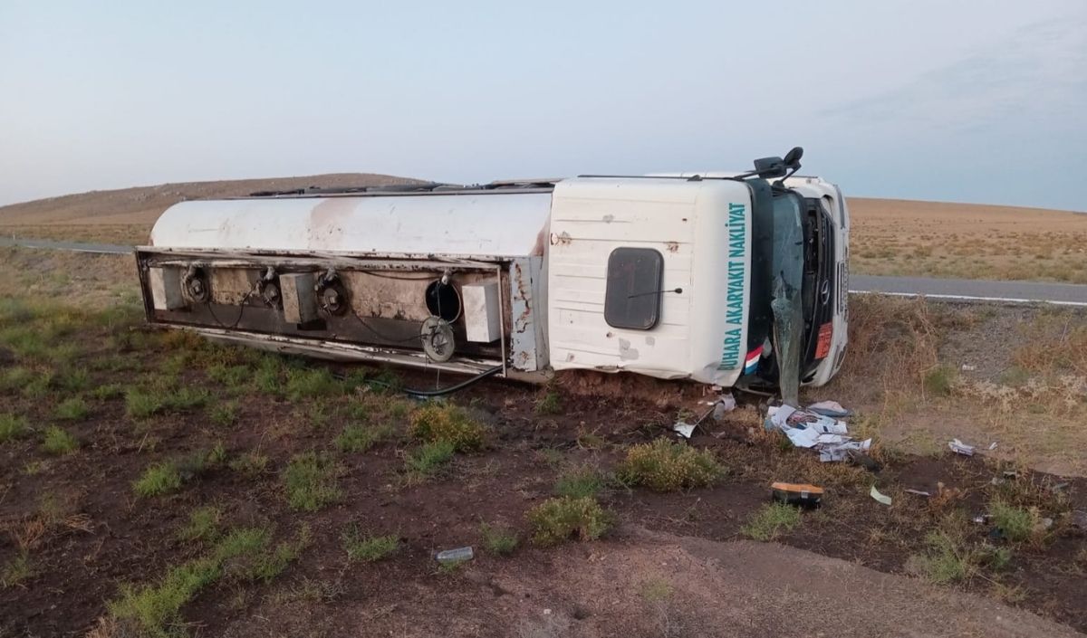 Akaryakıt Yüklü Tanker Devrildi! Sürücü Yaralandı (2)