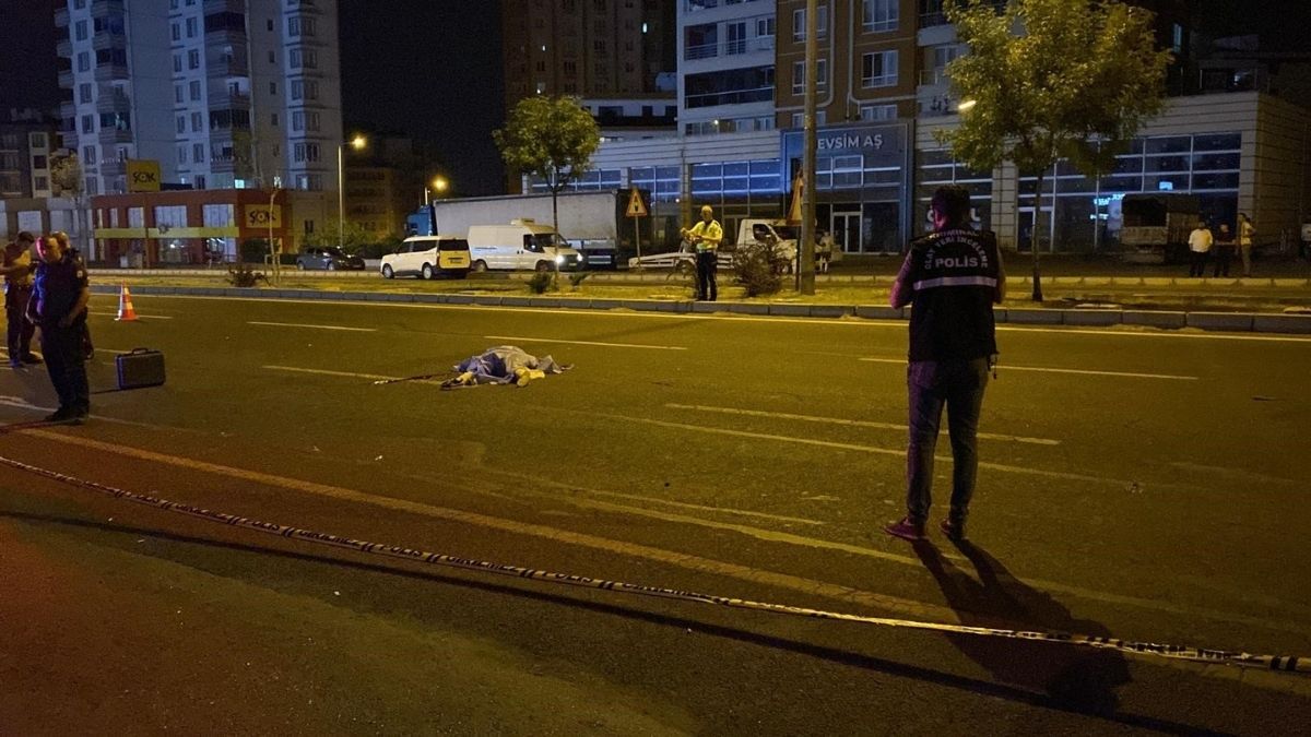 Aynı Yolda Iki Ölüm (3)