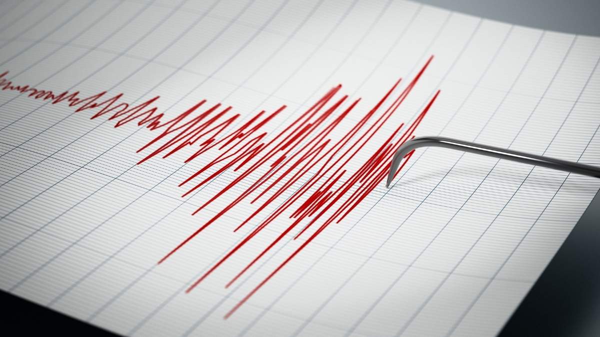 Sındırgı’daki deprem sadece bir sarsıntı değil, Ege Bölgesi’nin geleceğiyle ilgili kaygıları büyüten bir gelişme oldu. Prof. Dr. Osman Bektaş’ın işaret ettiği tablo, Manisa’dan Muğla’ya, İzmir’den Isparta’ya kadar geniş bir alanda yaşayan milyonlarca insanı doğrudan ilgilendiriyor. Türkiye’nin deprem kuşağında olduğu gerçeği bir kez daha kendini hatırlatırken, uzmanların uyarıları görmezden gelinmemesi gereken hayati bir rehber niteliği taşıyor.