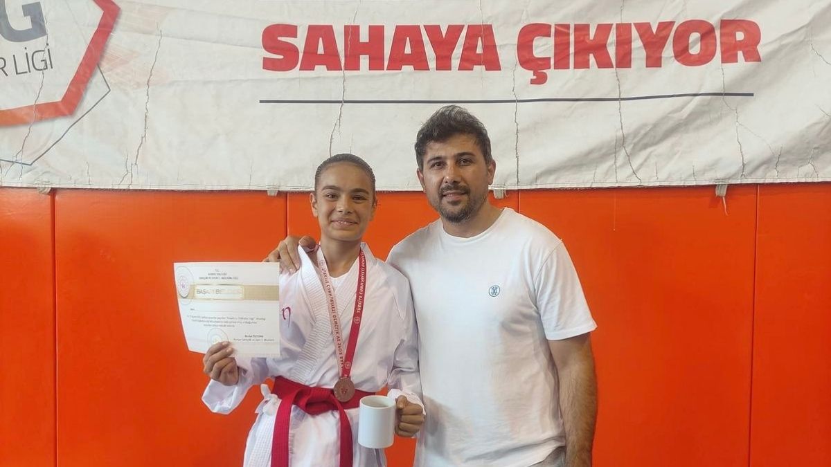 Beyza Sandalya Kayseri’ye Madalyayla Döndü! (1)