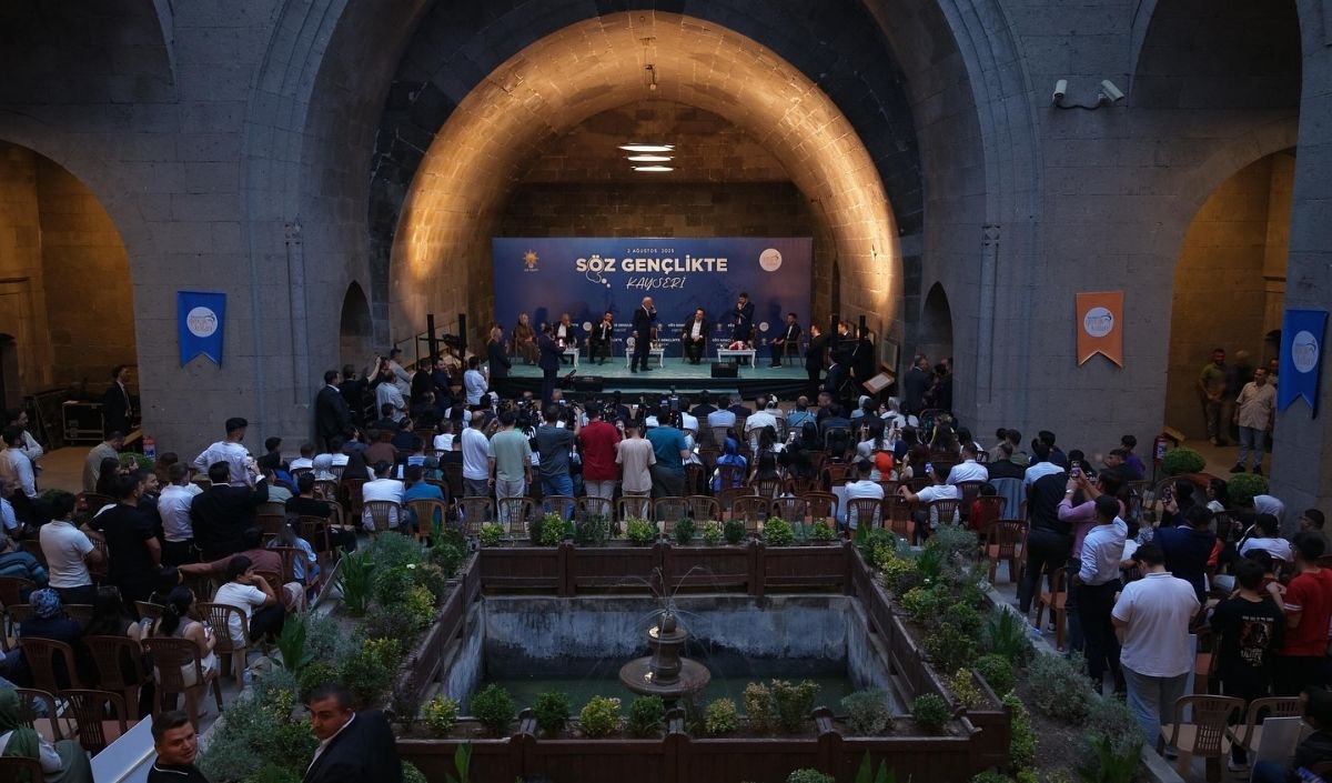 Büyükkılıç Gençlerle Buluştu! Erdoğan Sürprizi Yaşandı! (2)