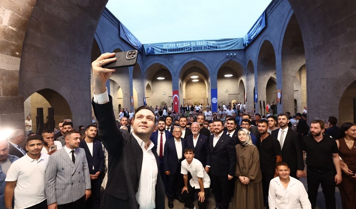 Büyükkılıç Gençlerle Buluştu! Erdoğan Sürprizi Yaşandı! (4)