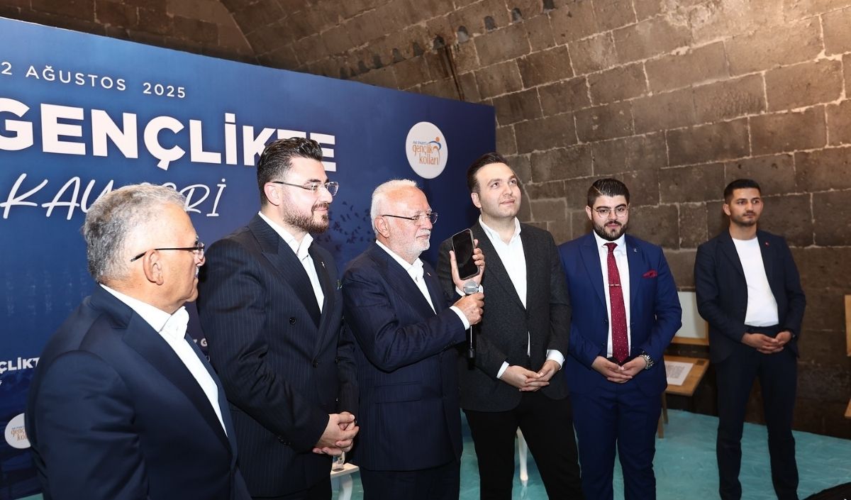 Büyükkılıç Gençlerle Buluştu! Erdoğan Sürprizi Yaşandı! (5)