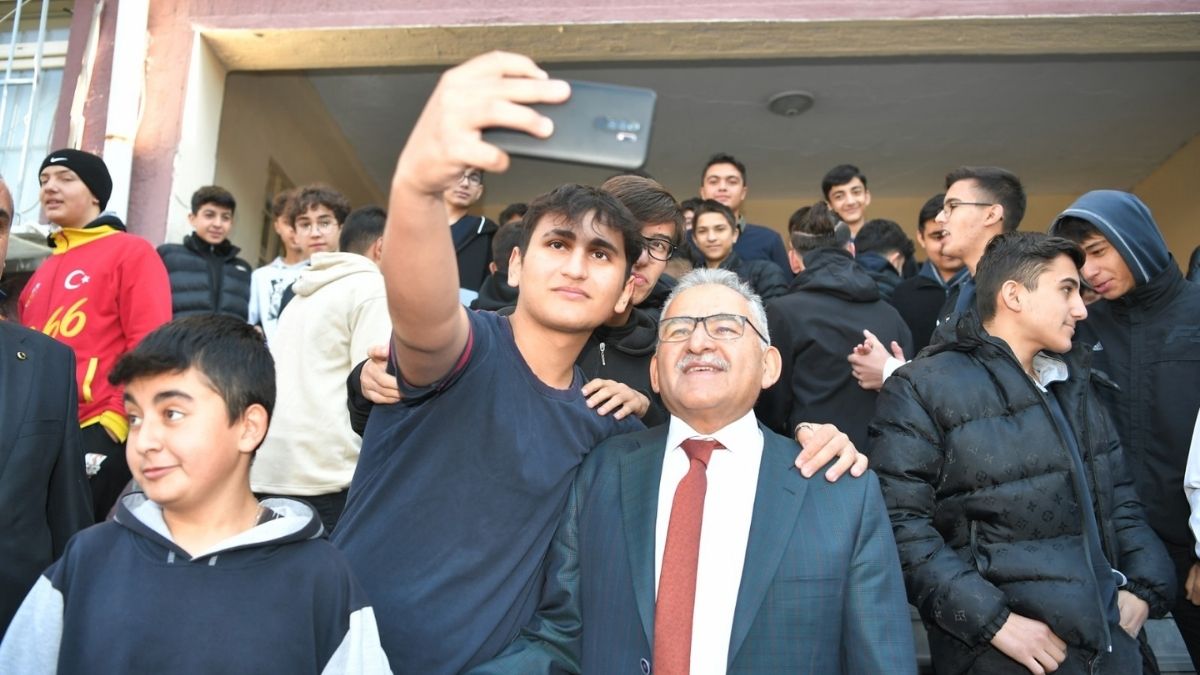 Büyükkılıç’tan Sevindiren Haber Geldi! Öğrencilere 150 Binişlik Ulaşım Kartı (4)
