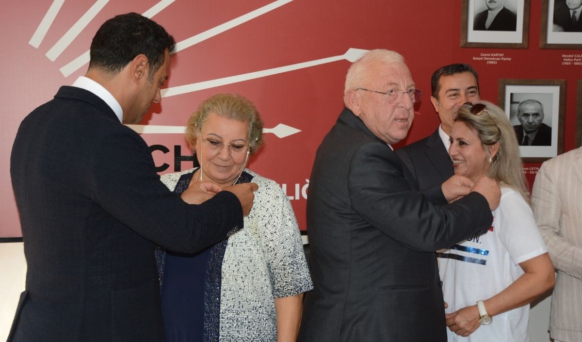 Chp Kayseri İl Başkanlığı Büyüyor Rozetler Milletvekillerinden (1)