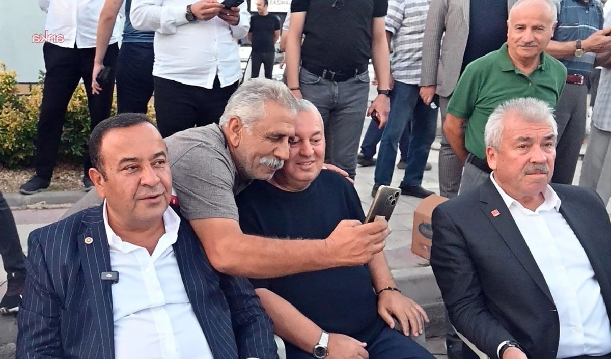 Chp Mitingi Yemeğe Döndü