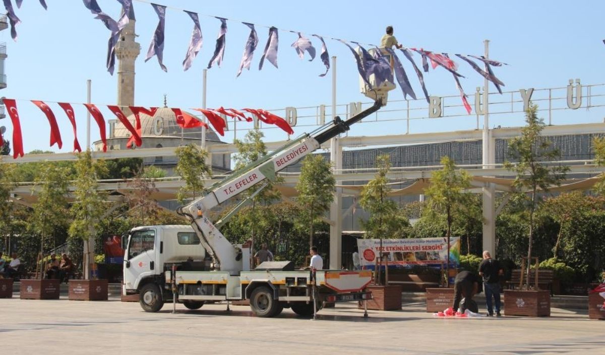 Chp Mitinginin Ardından Tartışma! Flamalar Toplatıldı (2)