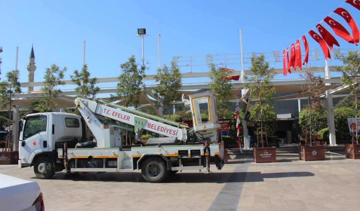 Chp Mitinginin Ardından Tartışma! Flamalar Toplatıldı (3)