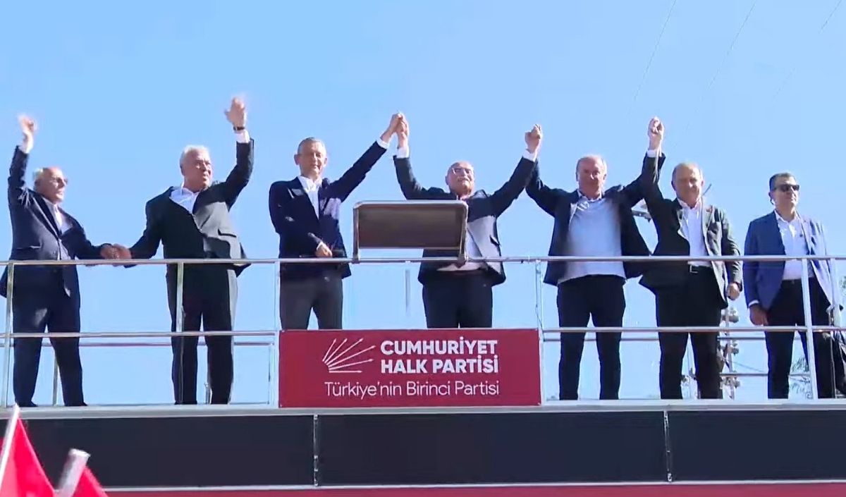 Chp’ye Bir Belediye Daha Katıldı! Rozeti Özgür Özel Taktı (2)