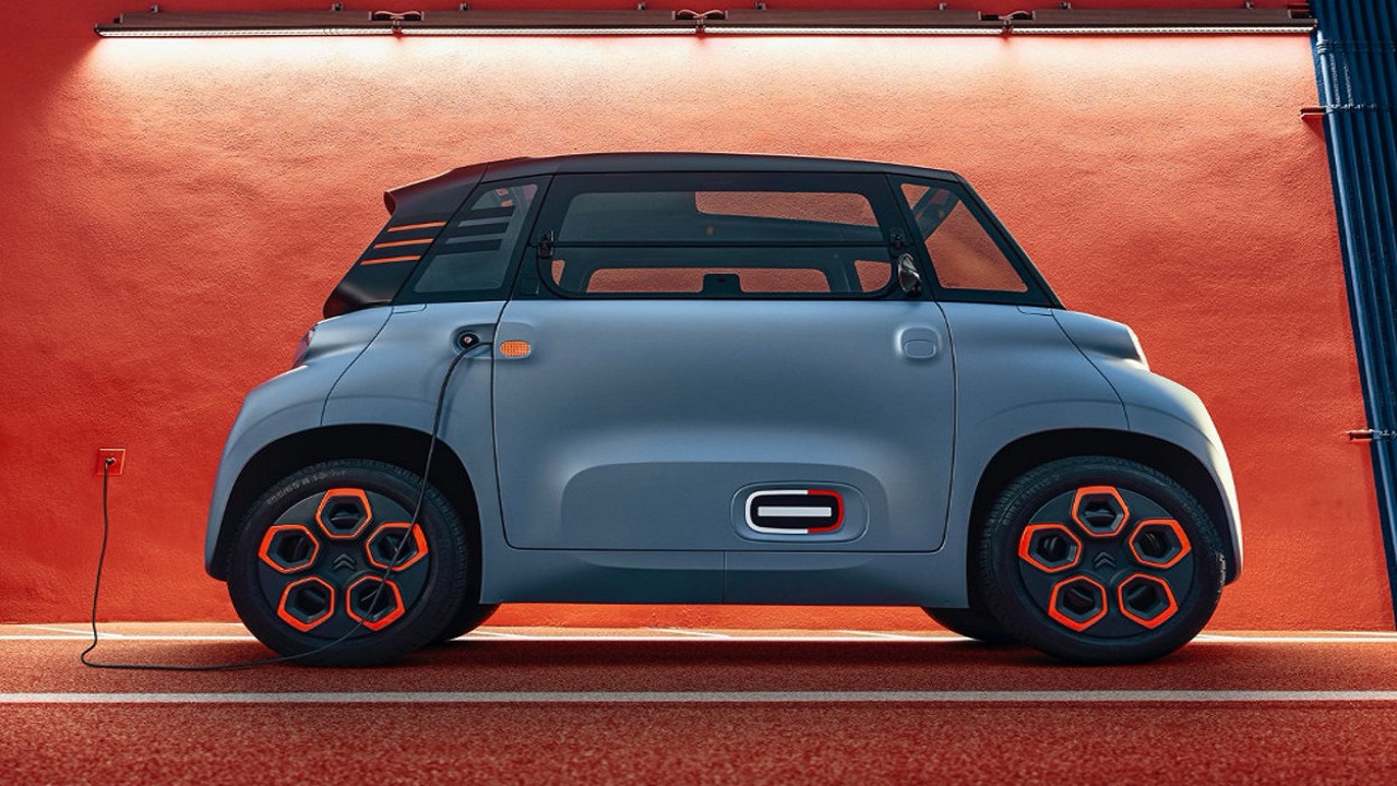 Fiat ve Citroen, özellikle elektrikli araç segmentinde dikkat çeken kampanyalar açıkladı. Ağustos 2025 fiyat listelerinde görülen bu indirimler, uzun süredir erişilebilir model arayan tüketiciler için umut ışığı oldu. Elektrikli otomobillerin hem çevre dostu özellikleri hem de düşük yakıt maliyetleriyle öne çıkması, bu rekabeti daha da anlamlı hale getirdi.