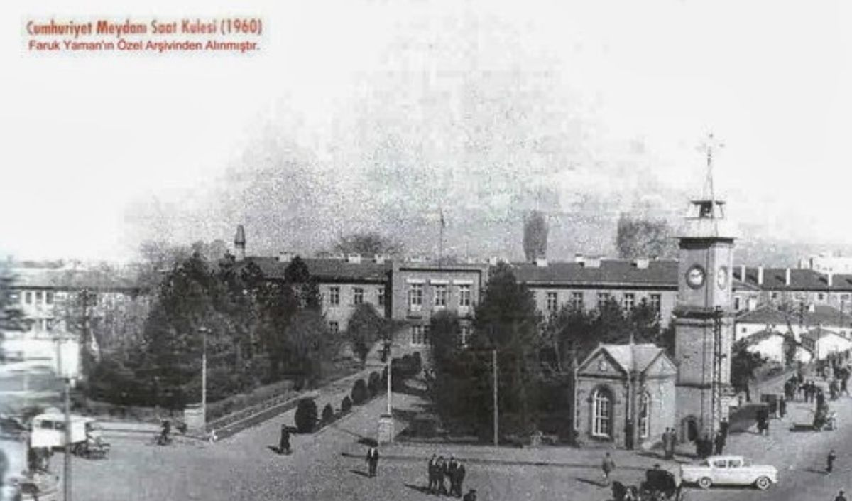Cumhuri̇yet Meydani (2)