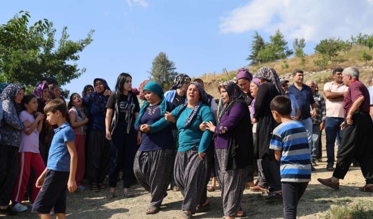 Defne Ve Anne Bebek Aynı Mezara Defnedildi (3)