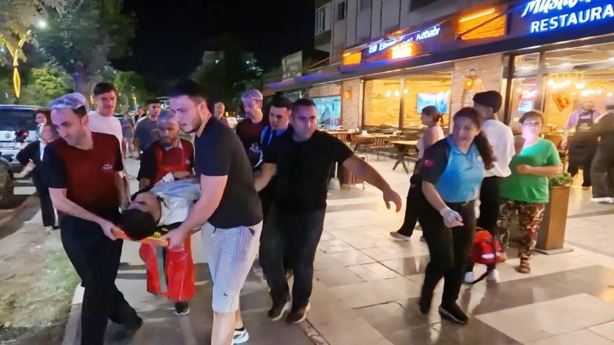 Eski Koca Restoranı Bastı 4 Kişiyi Yaralandı! (4)