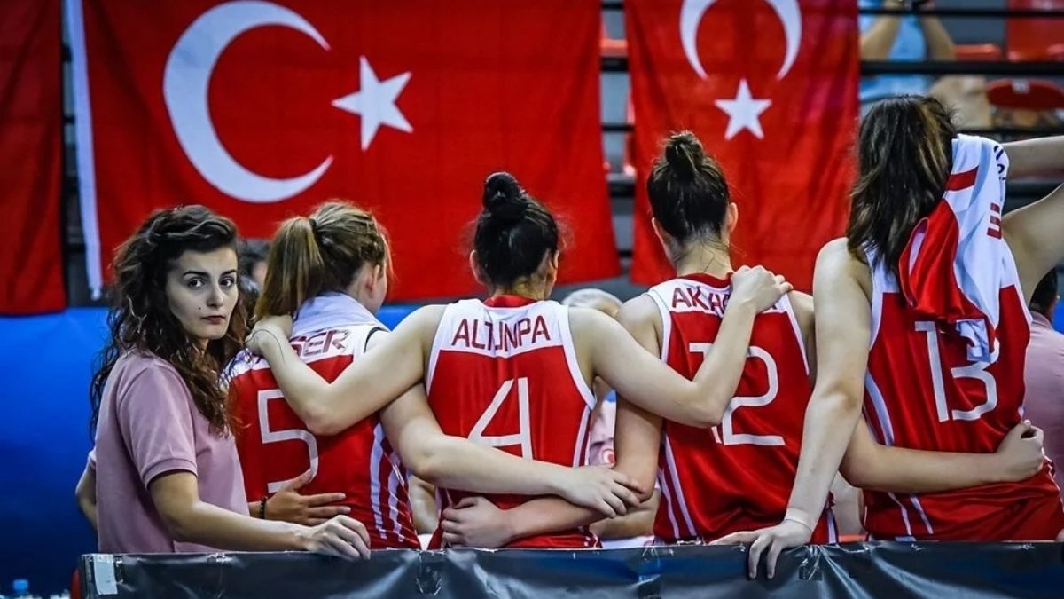 Eski Milli Takım Doktoru Evinde Ölü Bulundu! (3)