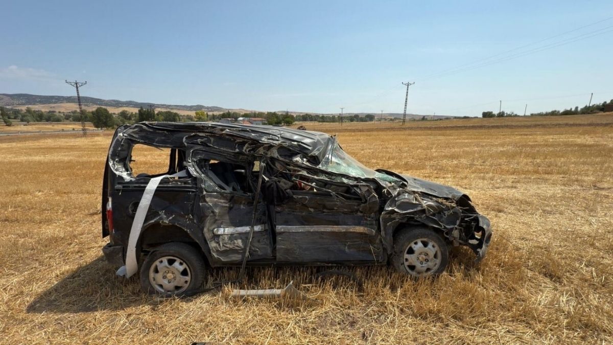 Hafif Ticari Araç Iş Makinesine Çarptı 1 Ölü, 1 Yaralı (2)