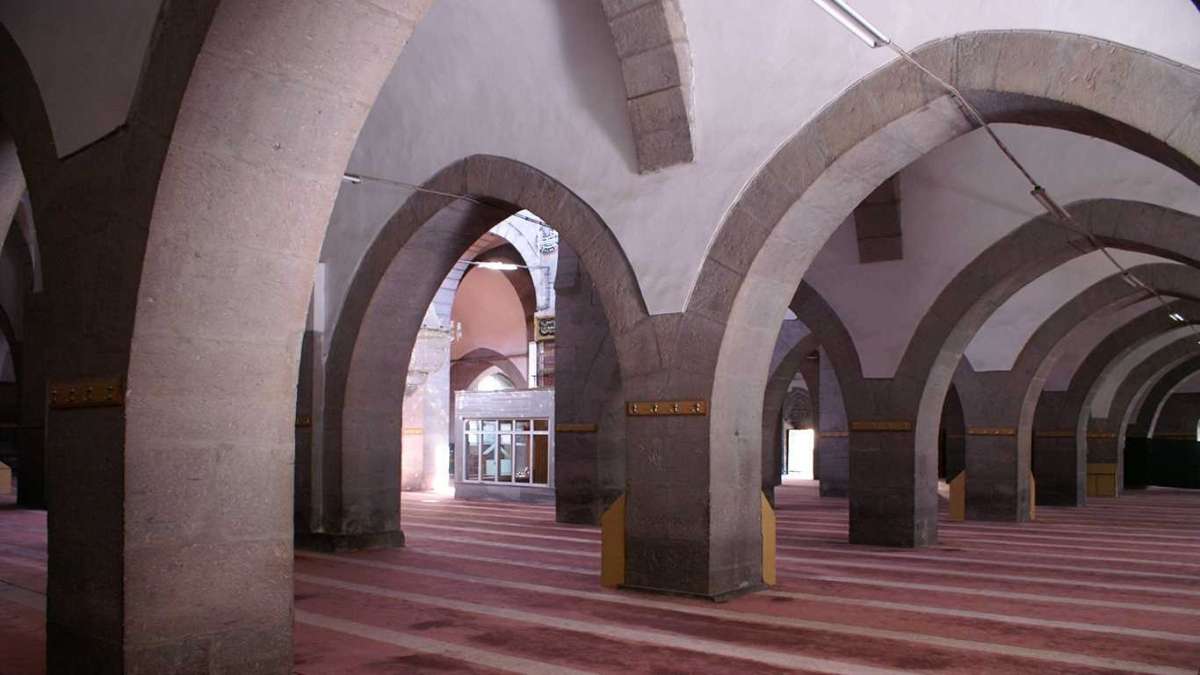 Hunat Hatun Camii’ne Gelen Yorum Yüzleri Güldürdü “Cenaze Namazına Gittim Ceza Yedim” (1)