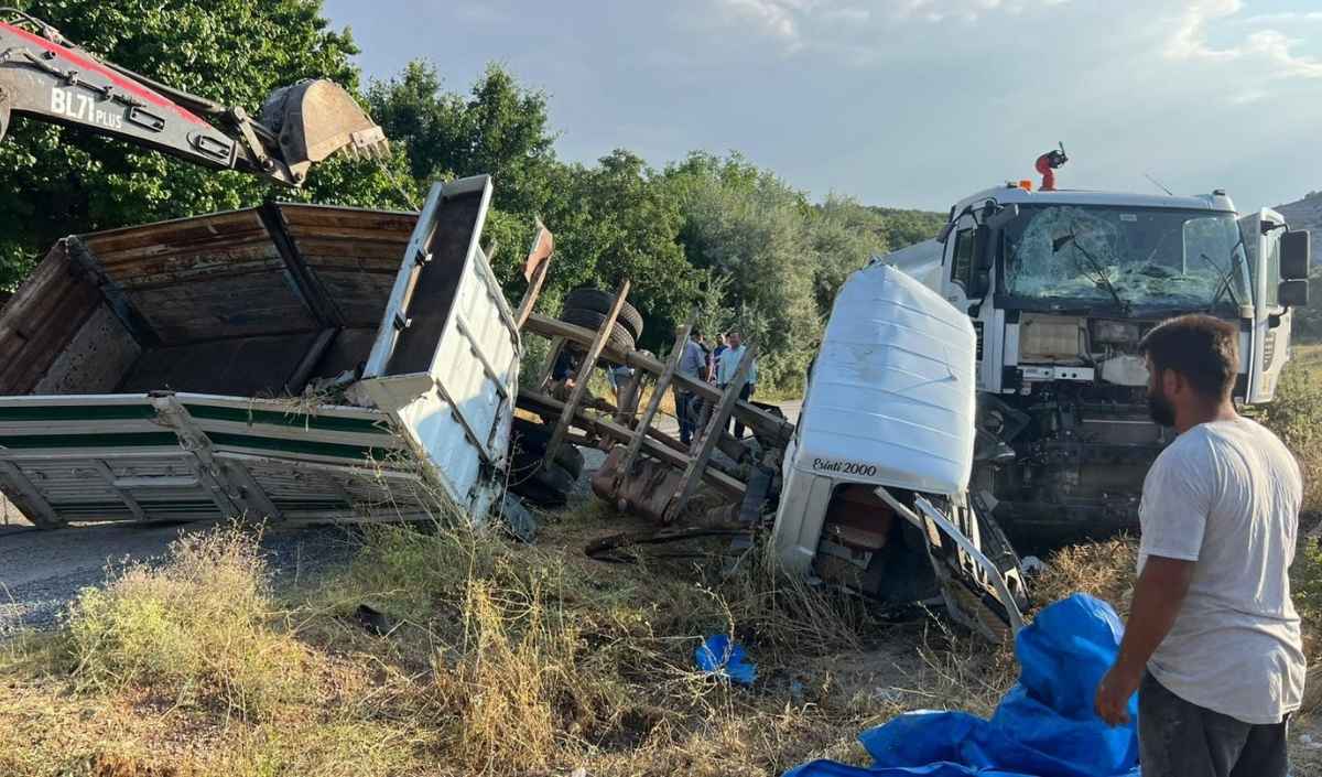 Kamyon Ile Su Tankeri Birbirine Girdi! Çok Sayıda Yaralı Var (2)
