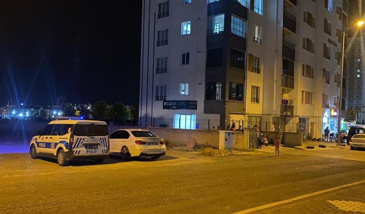 Kardeşini Bıçaklayan Abla (4)