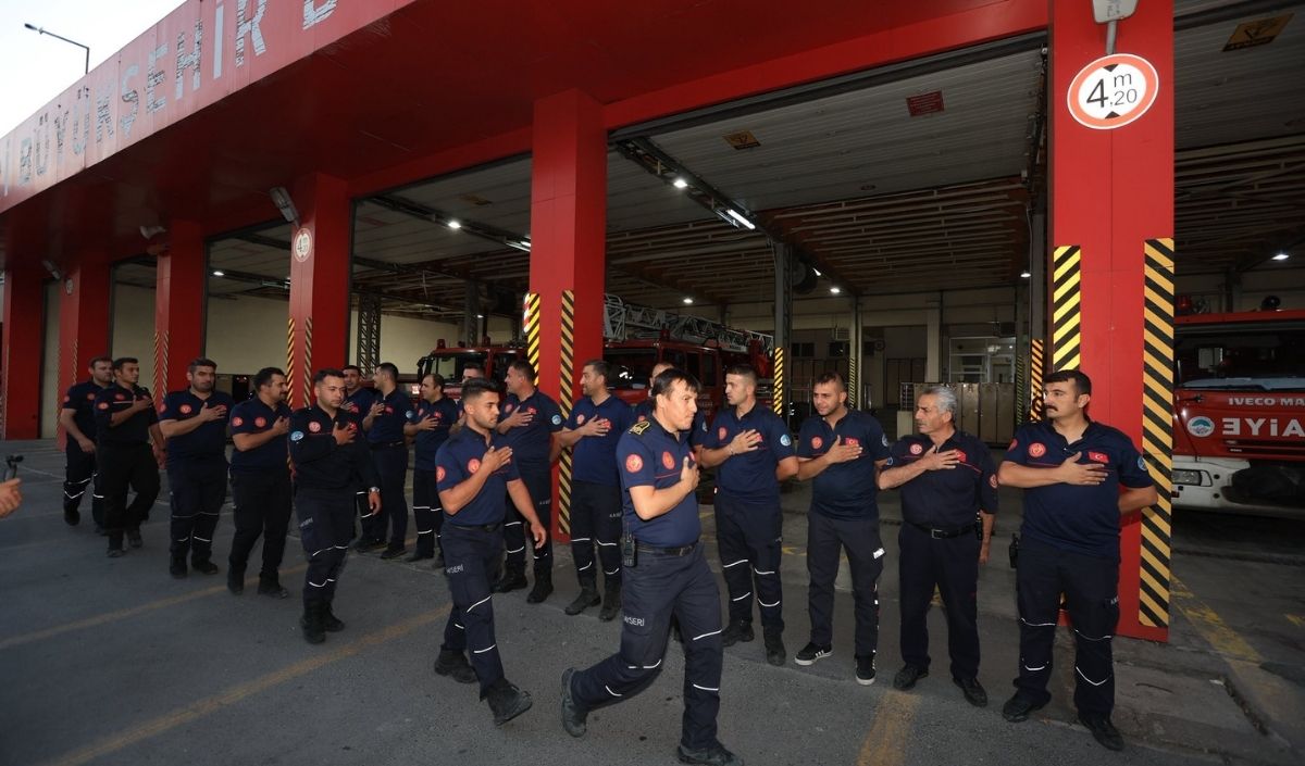 Kayseri Itfaiyesi Kırşehir’deki Yangına Müdahale Için Yola Çıktı (2)